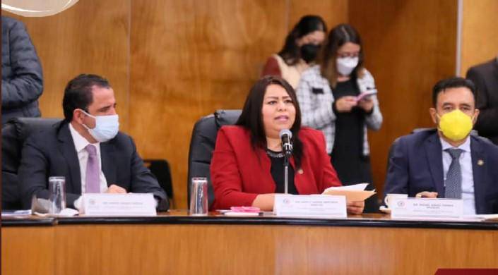 Al centro, la legisladora federal Yadira Marcos.