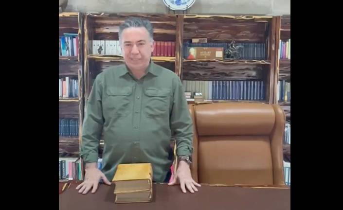 Enrique Inzunza Cázarez difundió un video desde Badiraguato, donde informó sobre su próximo regreso a labores legislativas.