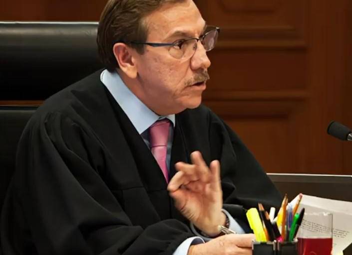 AMLO critica a ministro por la suspensión del ‘Plan B’