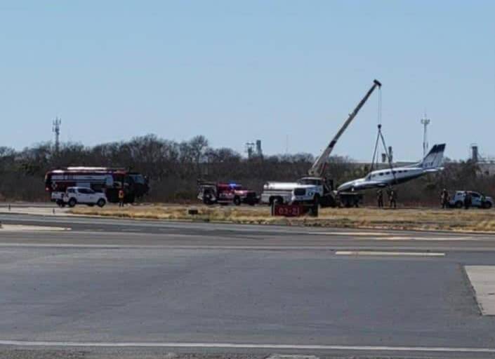Retrasan vuelos del Aeropuerto de Culiacán luego del aterrizaje de una avioneta con fallas mecánicas