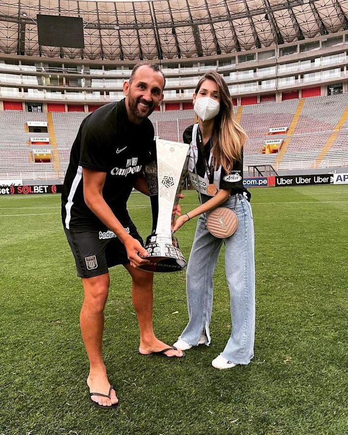 $!Futbolista argentino regala un departamento a la niñera de sus hijos para que viva dignamente