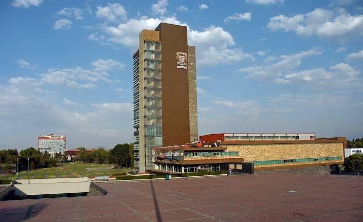 La UNAM consideró ampliar el número de sedes para que los aspirantes eligieran el lugar donde presentarían la prueba, con el fin de reducir problemas de traslado y costos asociados.