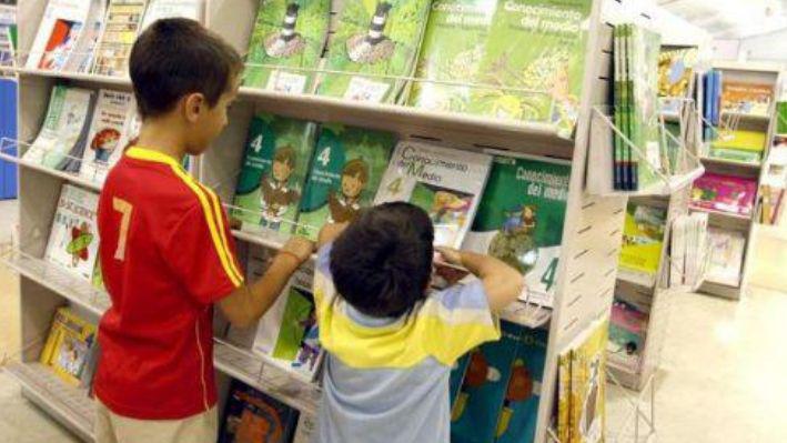 Arriaga, de la SEP, admite el fracaso del rediseño de libros de texto