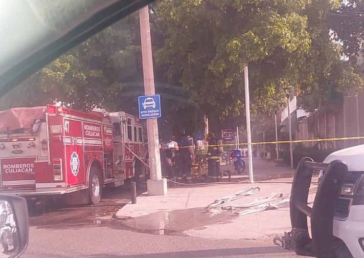 Se incendia bodega en un polideportivo en Culiacán