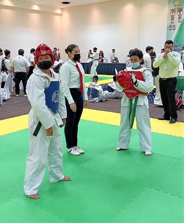 $!Taekwondoínes de Escuinapa se cuelgan ocho medallas en Torneo Regional