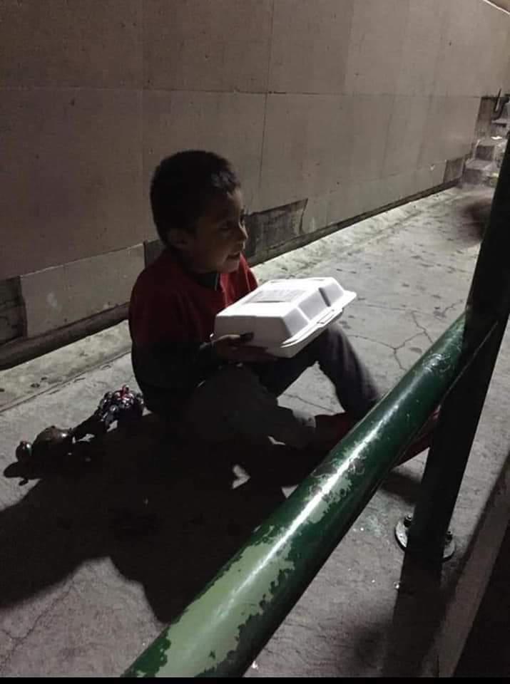 $!Llaman en Mazatlán a regalar una cena de Navidad a quienes menos tienen