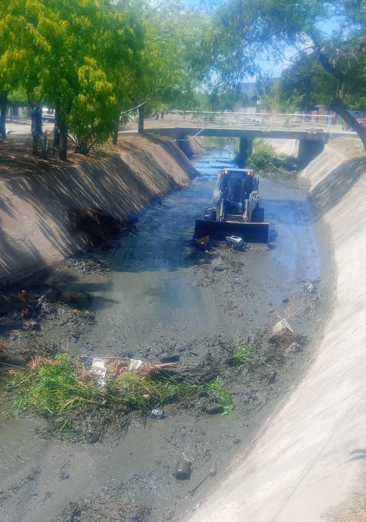 $!Realiza Gobierno limpieza y desazolve en arroyos y drenes de Culiacán ante temporada de lluvias
