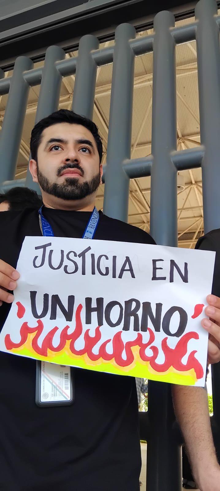 $!Trabajadores del Poder Judicial de la Federación en Culiacán protestan por falta de aire acondicionado y deterioro de instalaciones
