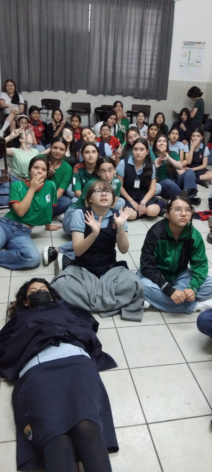 $!Estudiantes siguen partido inaugural desde secundaria de Culiacán