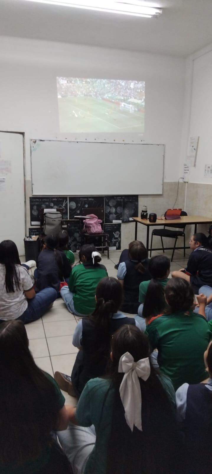 $!Estudiantes siguen partido inaugural desde secundaria de Culiacán