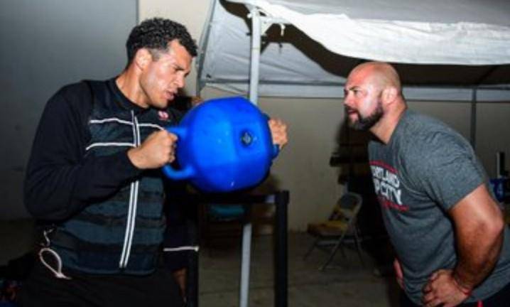 David Benavidez ya apunta a las 200 libras