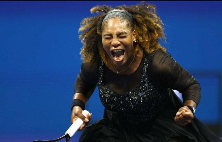 Serena Williams debutó con sonrisas: victoria en sets corridos ante Danka Kovinic