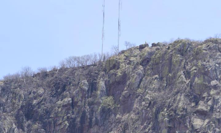 La mujer rodó por un reliz hasta caer con rumbo a la comunidad de Aguapepe.