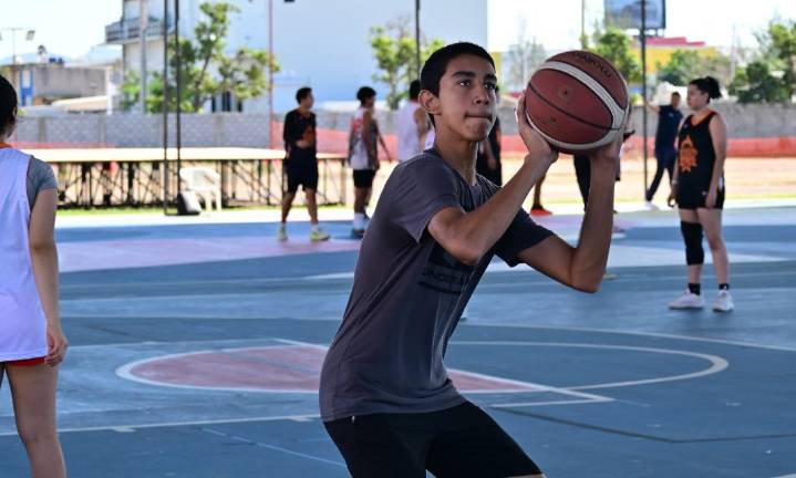 Carlos Mora buscará un lugar en la Selección Nacional de baloncesto de su categoría.