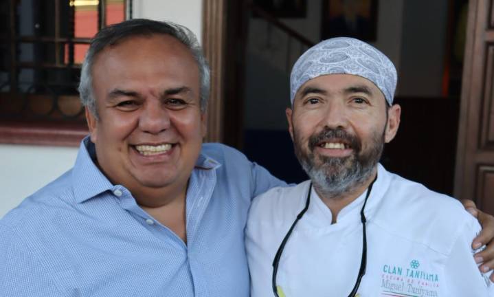 Eduardo Barrantes (izquierda) se registró como aspirante a Diputado federal por el Quinto Distrito con Miguel Taniyama (derecha) como suplente.