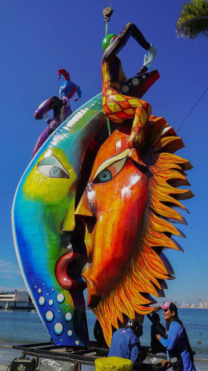 $!Como todos los años, trabaja un equipo de herreros, carpinteros, pintores, artistas plásticos para su creación.