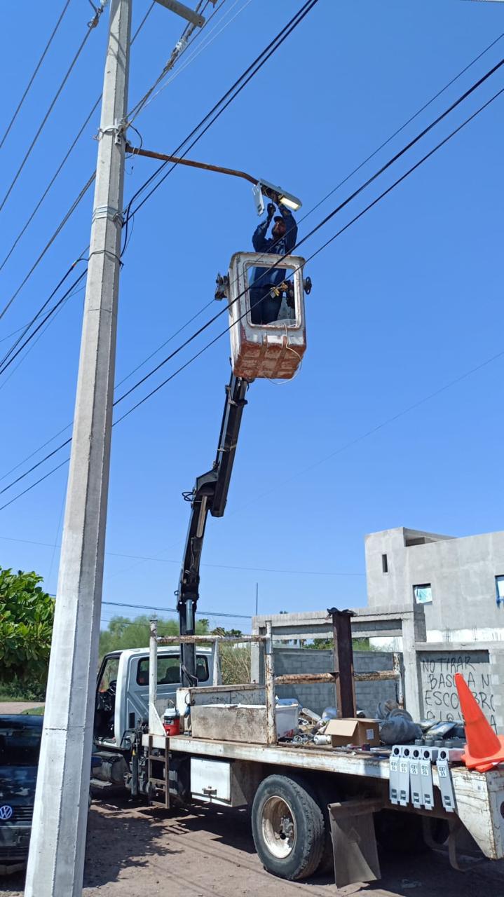 $!Instalarán 200 luminarias nuevas en 10 colonias de Los Mochis para mejora del alumbrado público