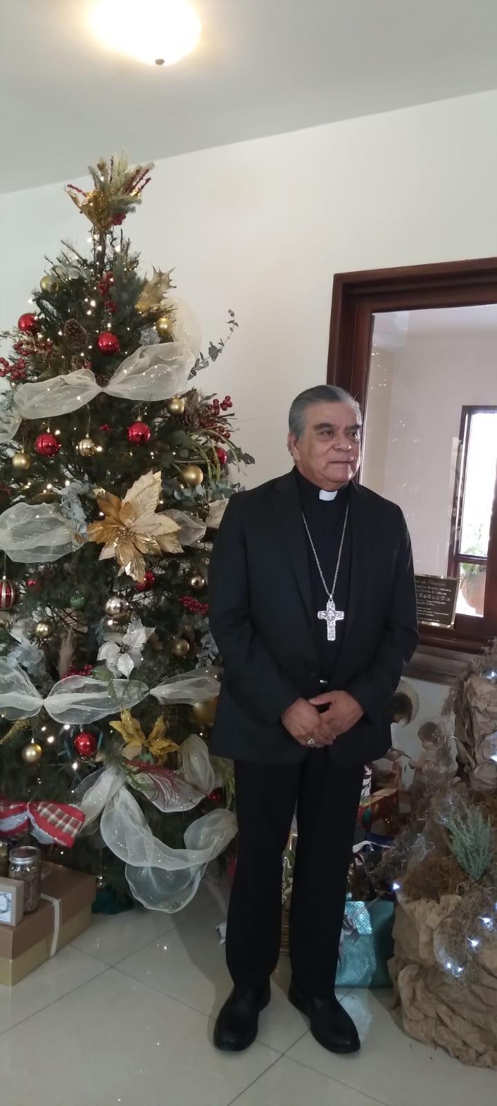 $!Llama Obispo de Culiacán a celebrar Navidad iluminados por la luz de la paz