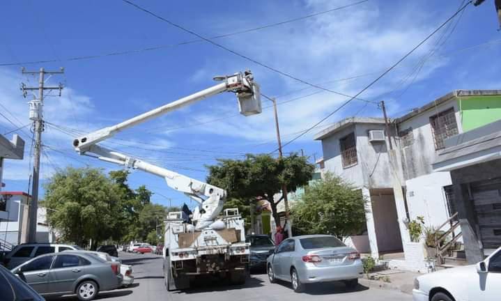 Autoridades municipales arreglan el cableado público una vez que fue robado