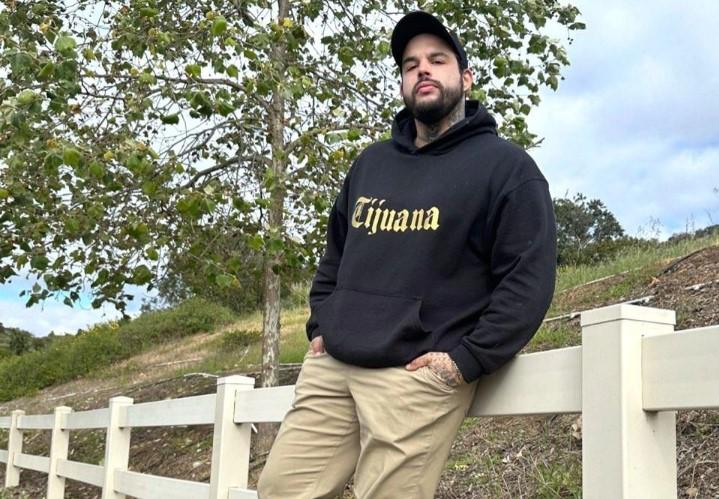 Lanza Emiliano Aguilar su primera canción fuera de la disquera de su padre