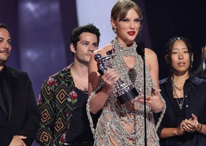 Bad Bunny es el ‘Artista del año’, en los MTV Video Music Awards