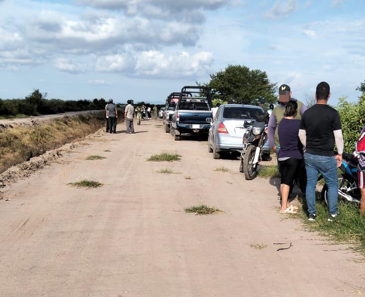 $!Hallan a dos hombres asesinados dentro de furgoneta en Navolato