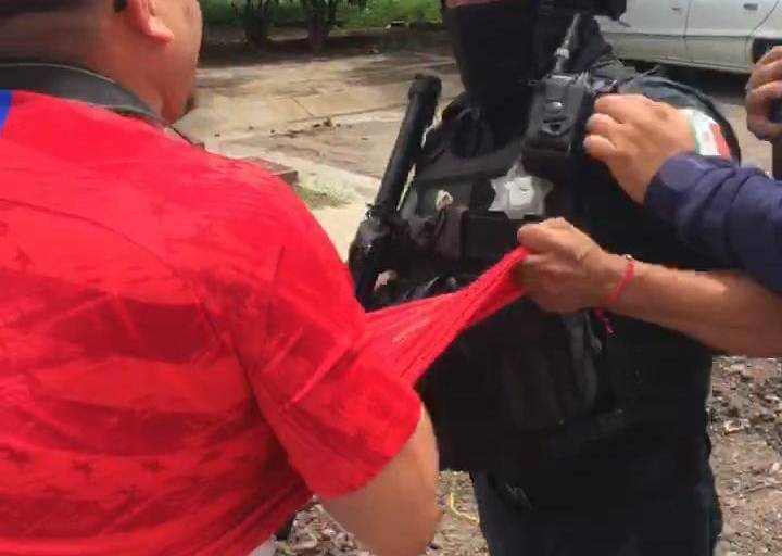 Agente de la Policía Estatal agrede a fotoperiodista en Culiacán