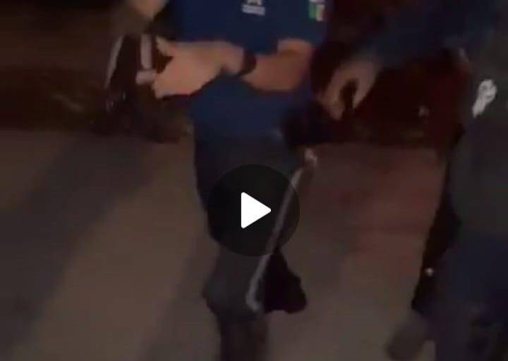 Exhibe video a policía de Escuinapa disparando durante detención