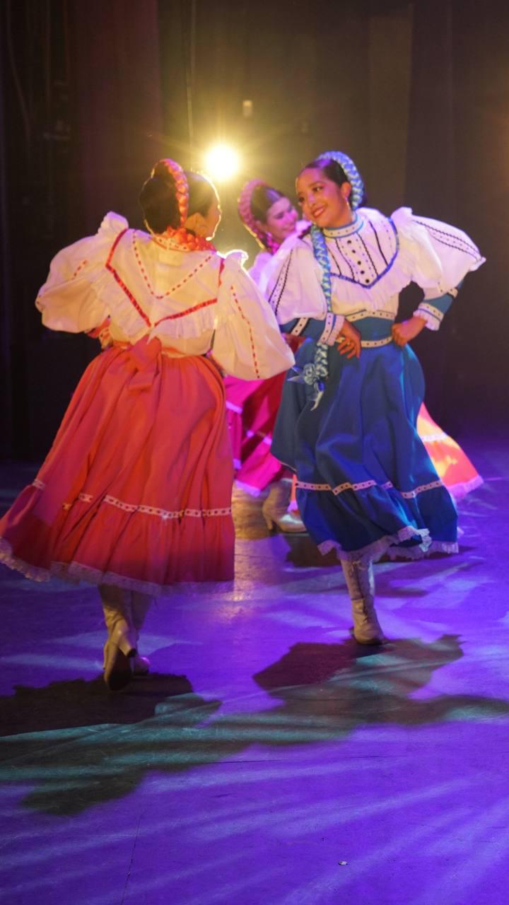 $!Bailes típicos de Baja California Norte, Nuevo León, Durango, Sonora y Sinaloa fueron los que se presentaron.