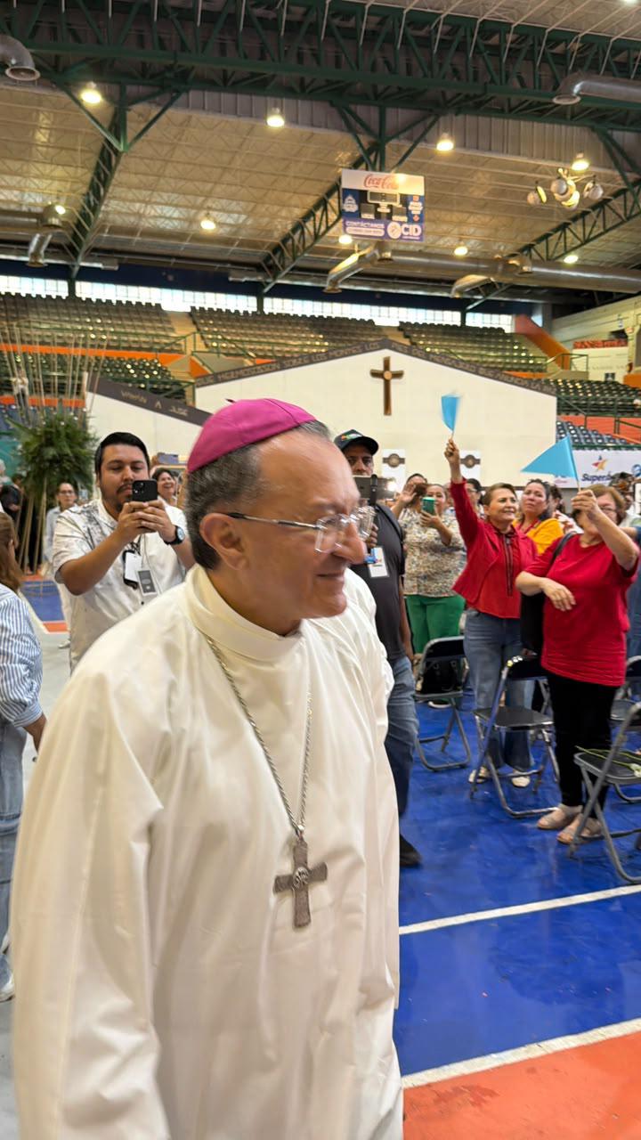 $!Nuncio Apostólico oficia multitudinaria misa en Los Mochis; pide a frenar la violencia en Sinaloa