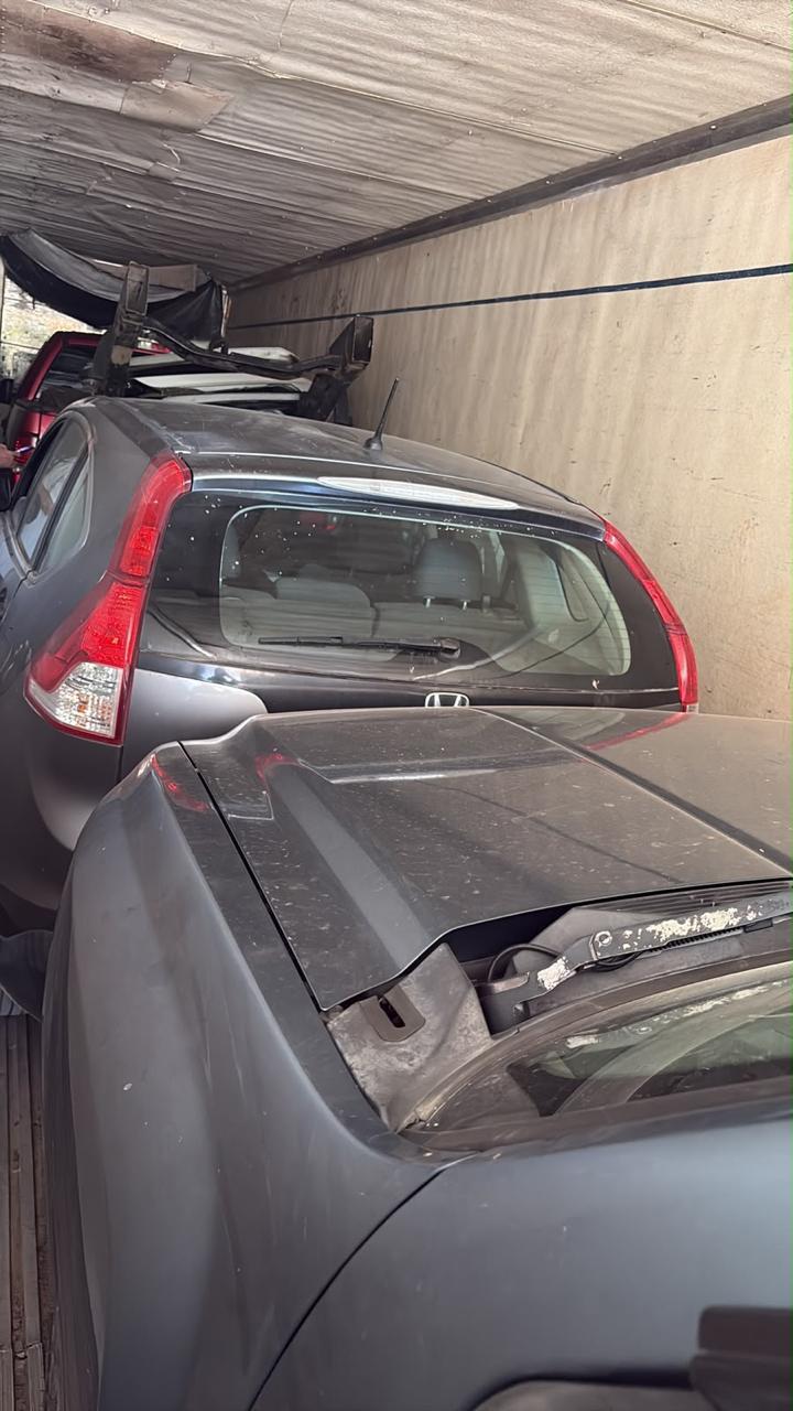 $!Aseguran un tráiler refrigerado con tres vehículos de contrabando en su interior, en Ahome