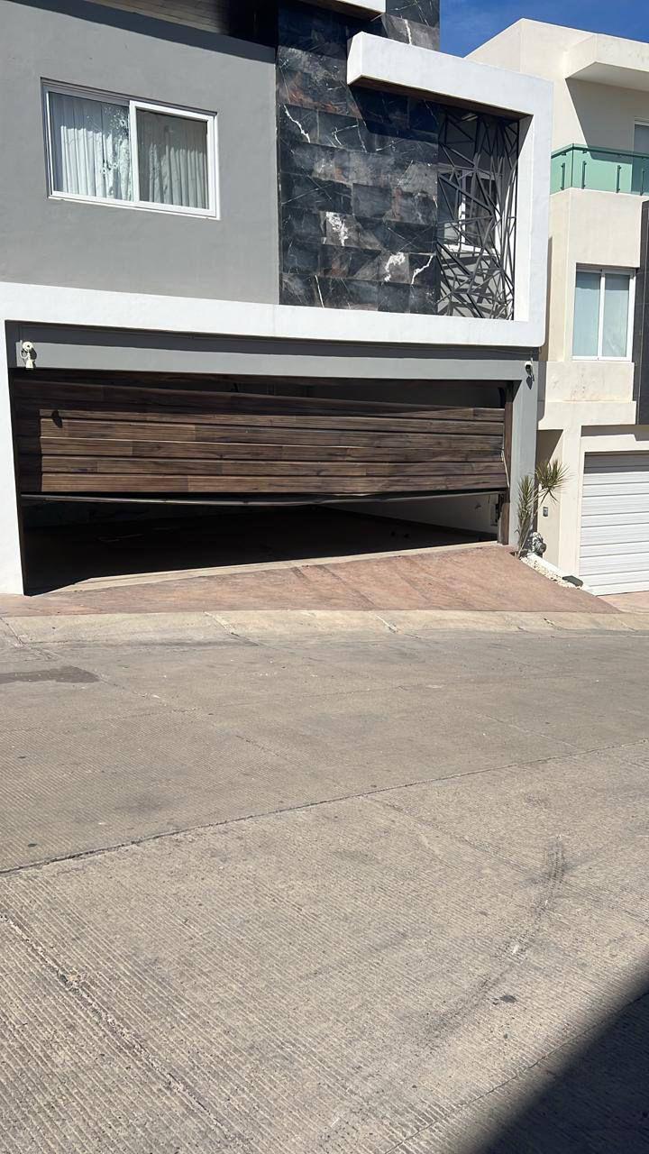 $!Atacan a balazos dos domicilios de la privada Altezza, en Culiacán
