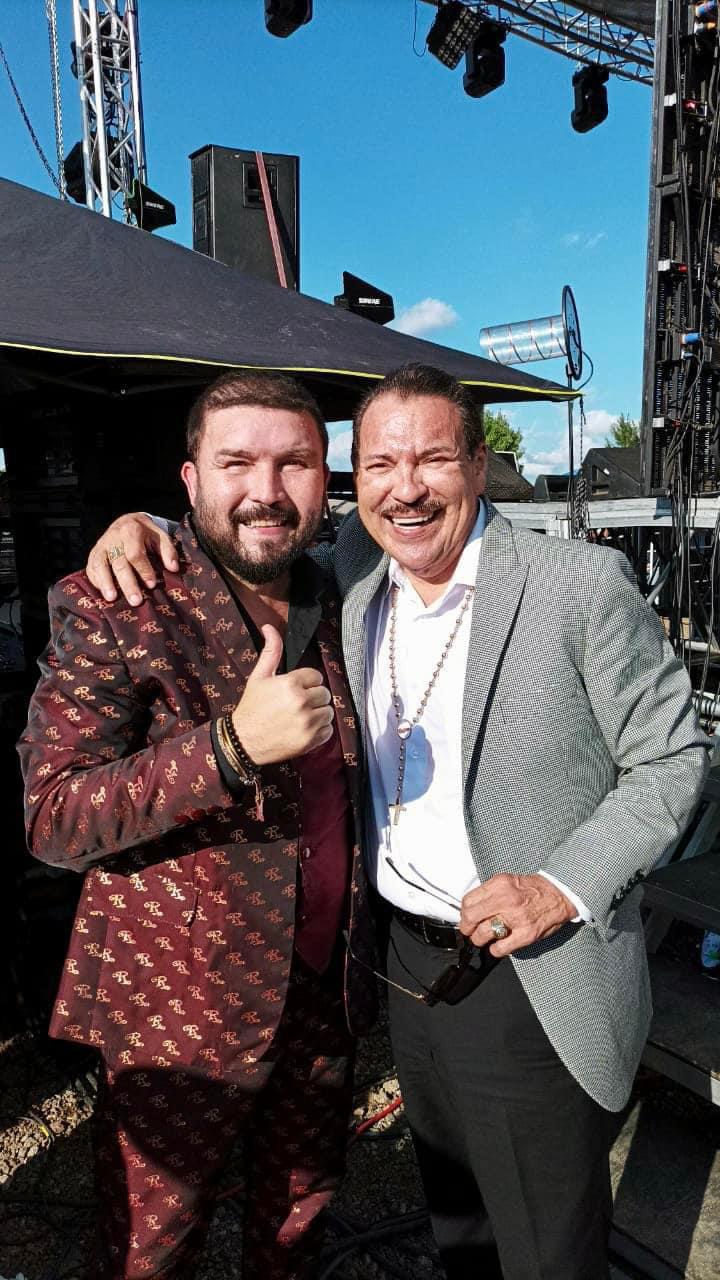 $!Poncho Lizárraga y Julio Preciado durante su presentación de Misuri.