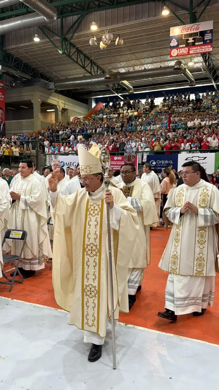 $!Nuncio Apostólico oficia multitudinaria misa en Los Mochis; pide a frenar la violencia en Sinaloa