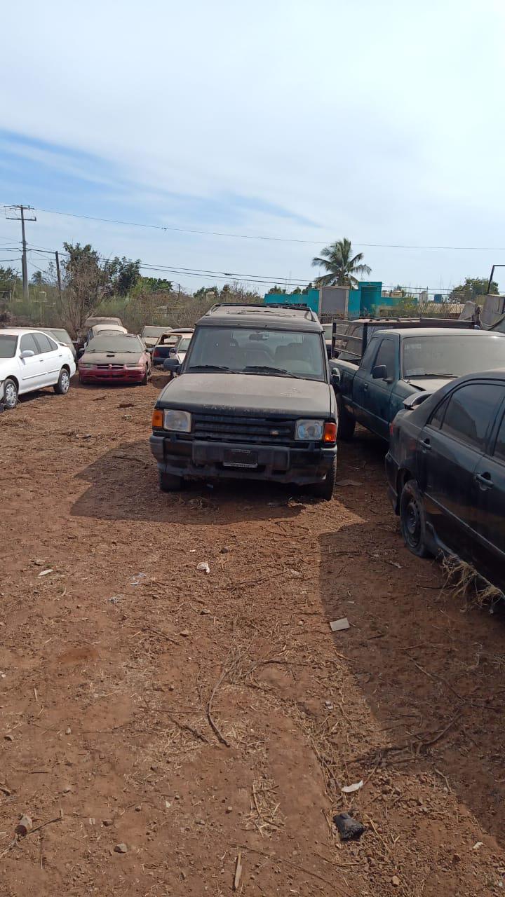 $!Extranjero residente en Mazatlán denuncia que le desmantelaron su camioneta en el corralón
