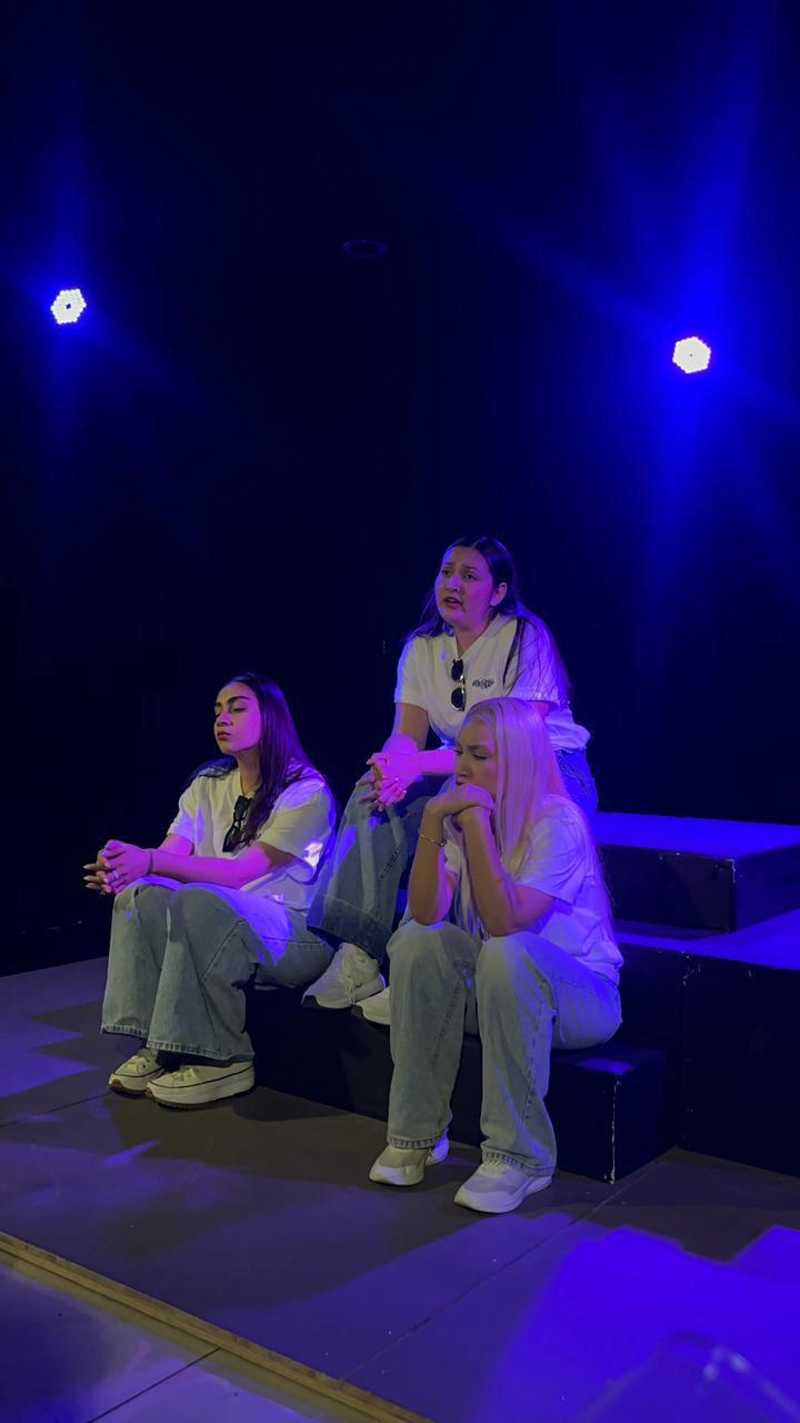 $!La puesta en escena invita a reflexionar sobre los sueños y decisiones de las nuevas generaciones.