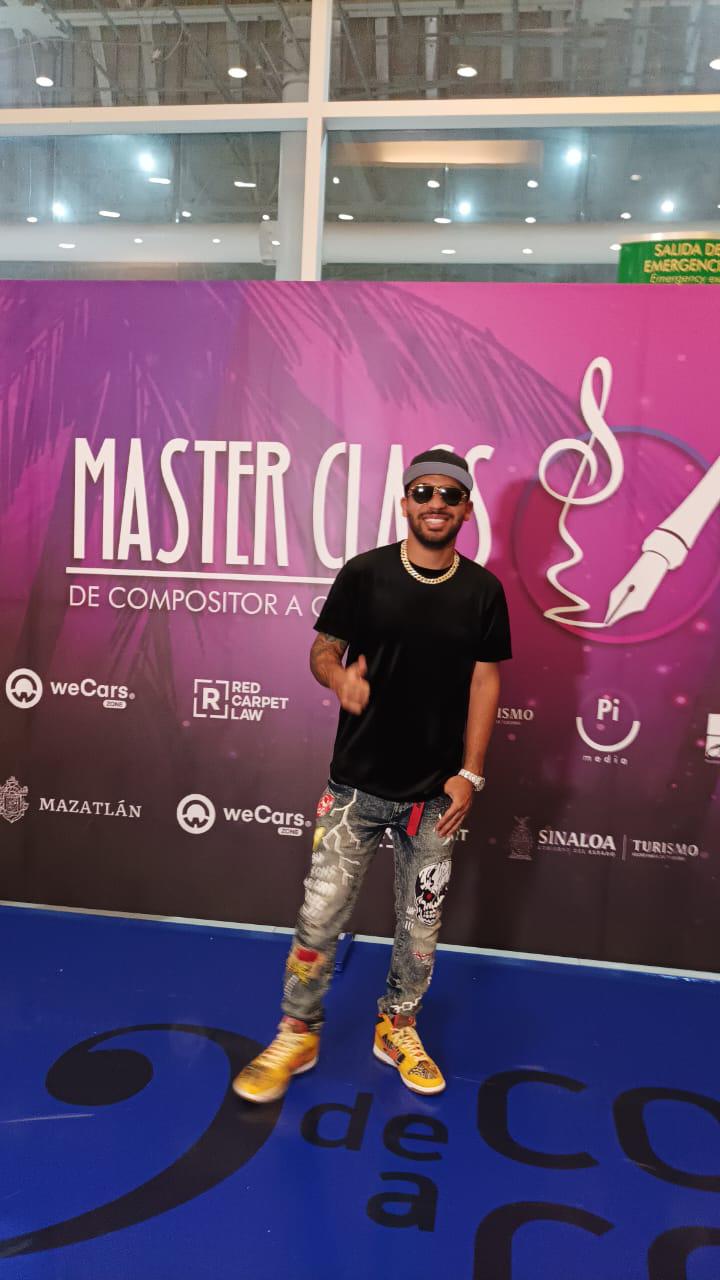 $!Desfilan compositores por la alfombra roja en la Máster Class en Mazatlán