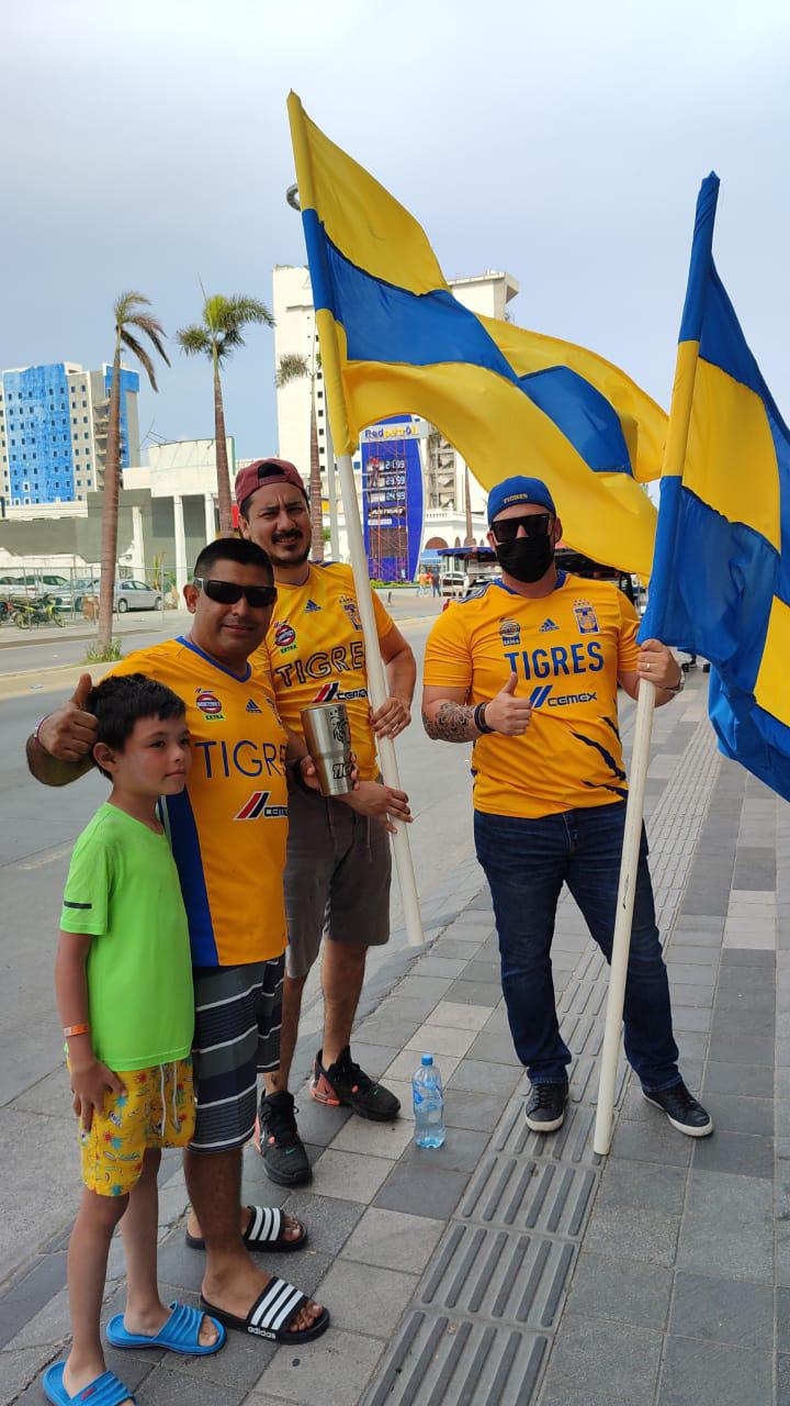 $!Gignac, Thauvin y Nahuel atienden a los aficionados de Tigres a su llegada a Mazatlán