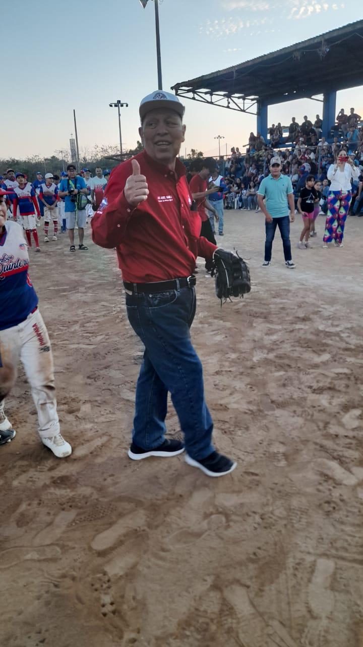 $!Peloteritos cantan el playbol en el Torneo Distrital