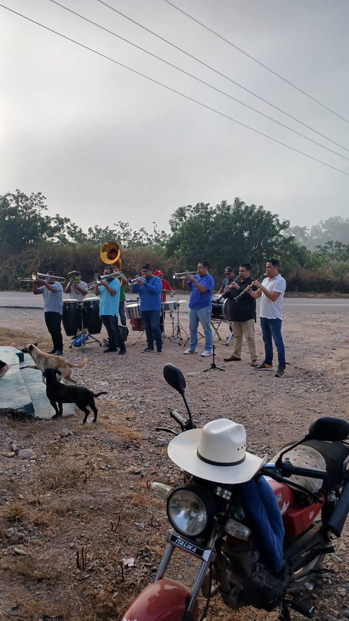 $!Jazmín, desde hace 21 años, mantiene viva la devoción en San Judas en capilla antes de llegar a Cacalotán