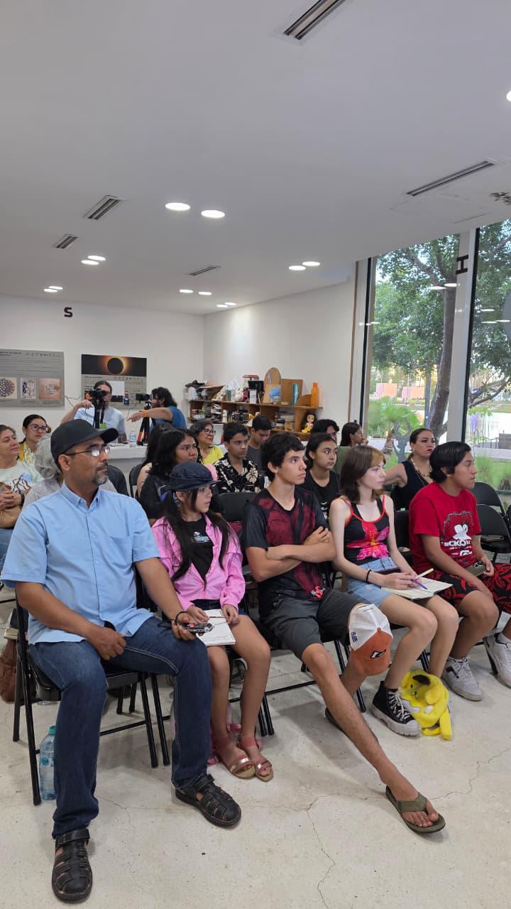 $!El público estuvo atento a los comentarios.