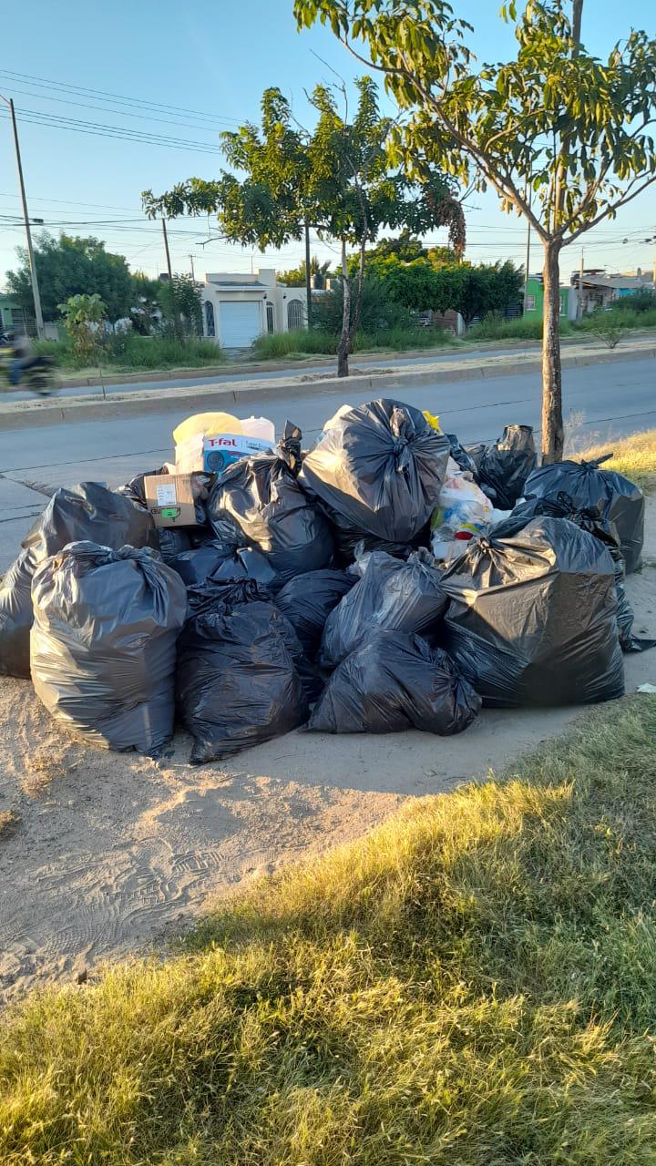 $!Cumple la basura en Mazatlán una semana en las calles y enfurece a colonos la falta de atención de Servicios Públicos Municipales