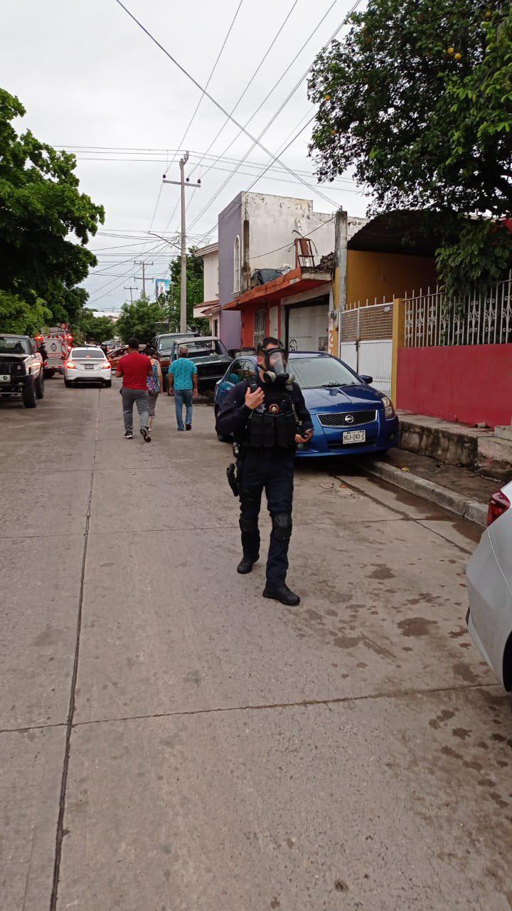 $!Fuga de amoniaco en taller de Culiacán deja un muerto y 29 intoxicados; evacuan a 1,050 personas