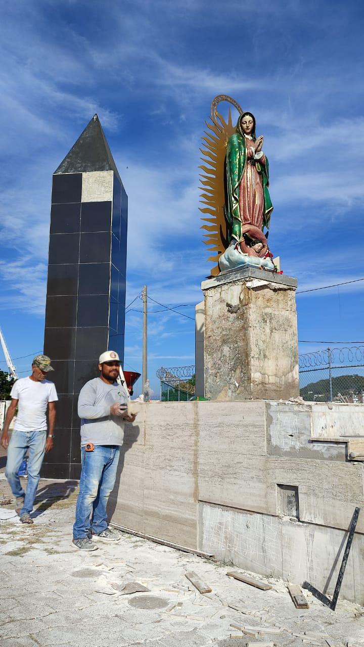 $!Embellecen a la Virgen de La Puntilla en Mazatlán previo al 12 de diciembre