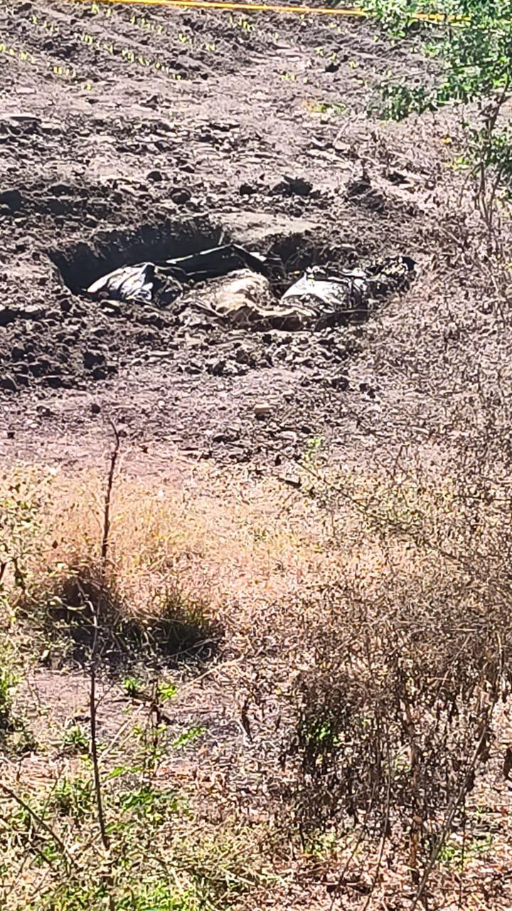 $!Hallan 4 cuerpos en fosa clandestina en El Alhuate, al sur de Culiacán