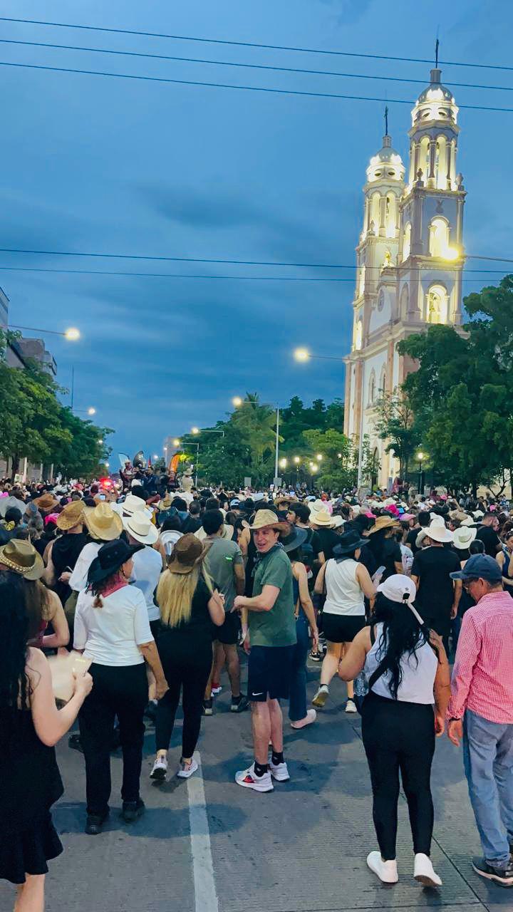 $!VaqueRun reúne a familias y jóvenes en una tarde de deporte, música y diversión en Culiacán