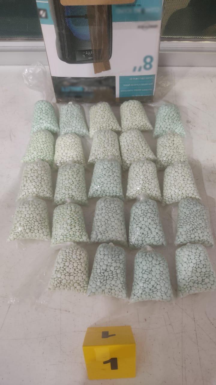 $!Localizan 24 mil pastillas de aparente fentanilo en paquetería de Culiacán