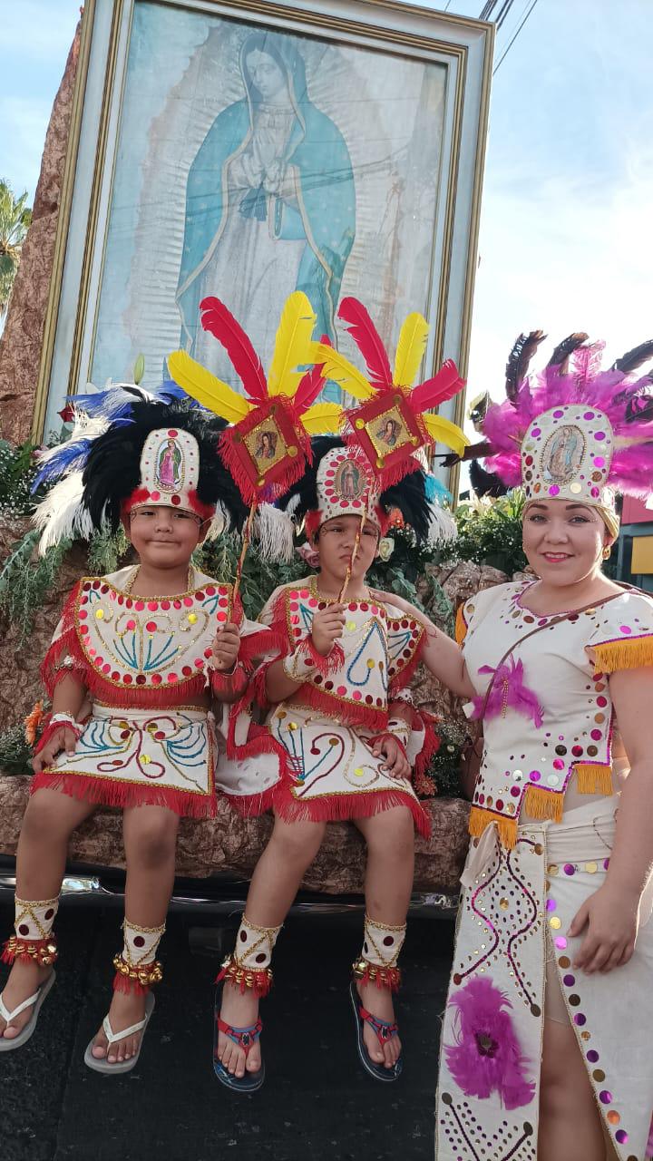 $!Se suman familias a procesión a La Puntilla para celebrar a la Virgen