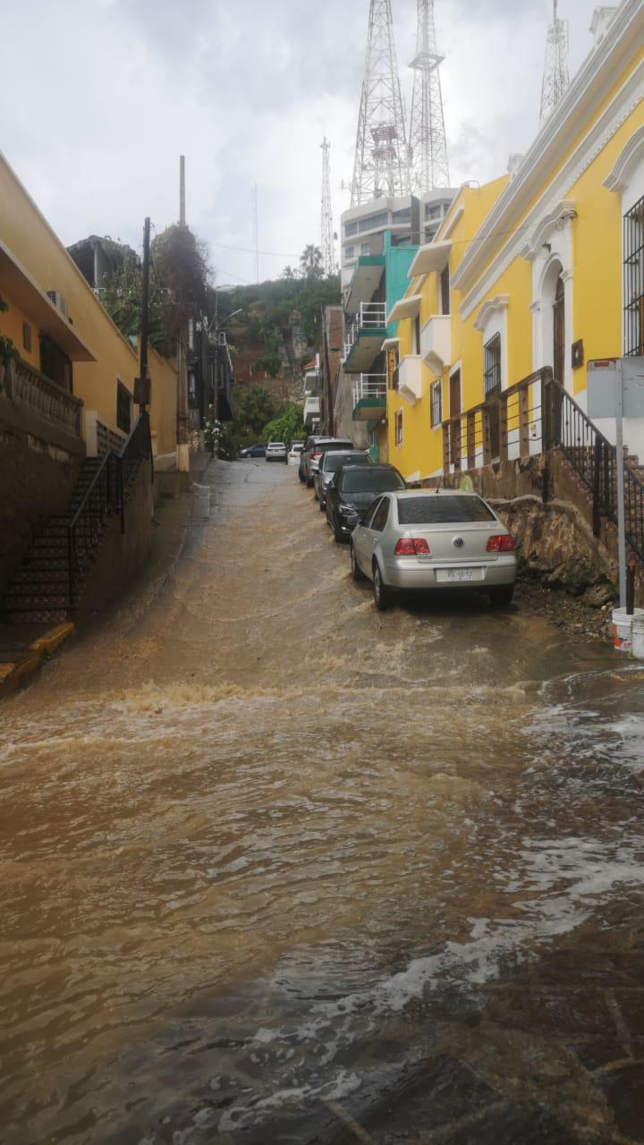$!Cae fuerte lluvia acompañada de granizo en Mazatlán