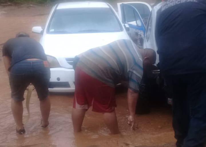 Por lluvias en Culiacán, 11 conductores fueron apoyados